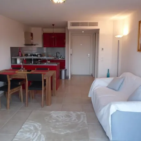 Sleeps 4 Air Con Wifi *