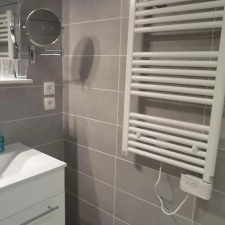 Sleeps 4 Air Con Wifi
