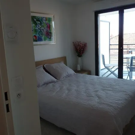 Sleeps 4 Air Con Wifi كان