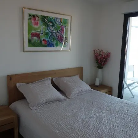 Sleeps 4 Air Con Wifi شقة *