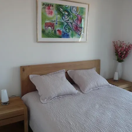 Sleeps 4 Air Con Wifi شقة