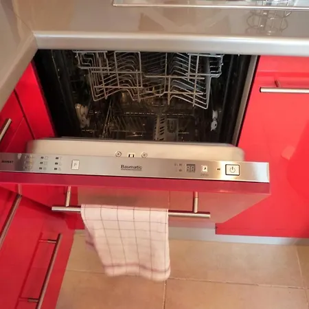 Sleeps 4 Air Con Wifi شقة
