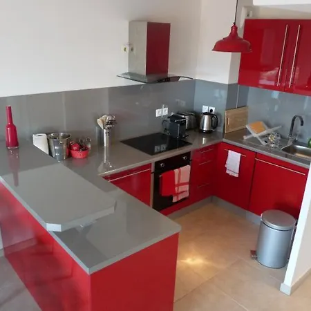 Sleeps 4 Air Con Wifi شقة كان